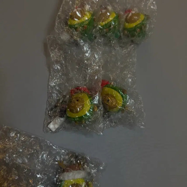[BUNJANG] Subway Avocado Santa Keychain / 써브웨이 아보카도 산타 키링