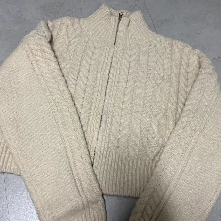 [BUNJANG] Ivory Cable Knit Zip-Up Sweater / 아이보리 꽈배기 니트 집업