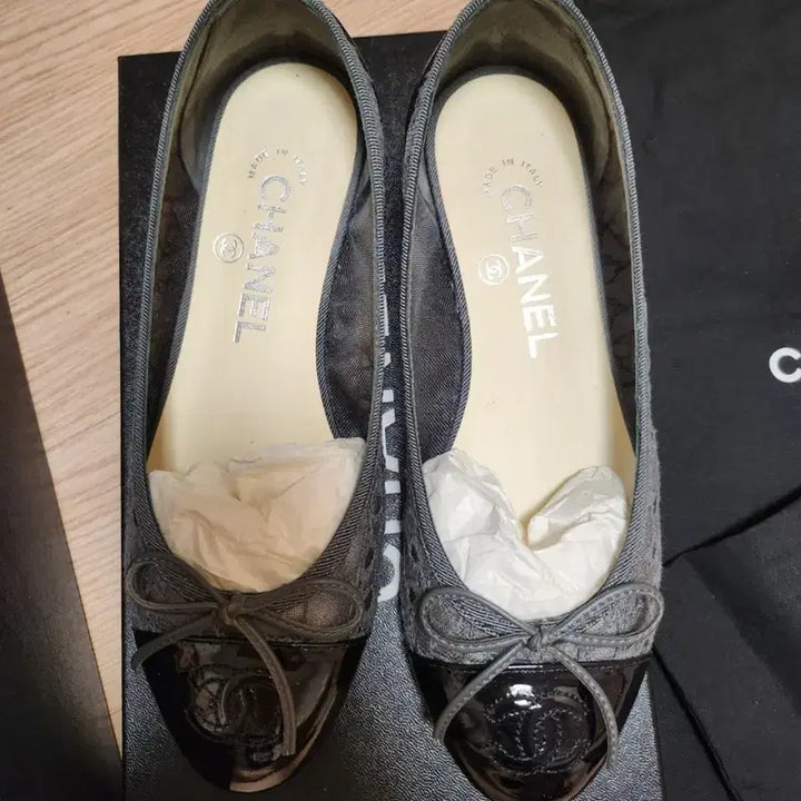 [BUNJANG] Chanel Black Enamel Lace Ballerina Flats 35.5 / 샤넬 정품 레이스 발레리나 35.5 판매
