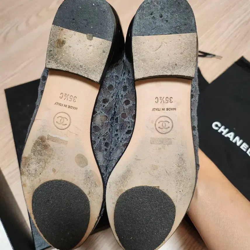 [BUNJANG] Chanel Black Enamel Lace Ballerina Flats 35.5 / 샤넬 정품 레이스 발레리나 35.5 판매