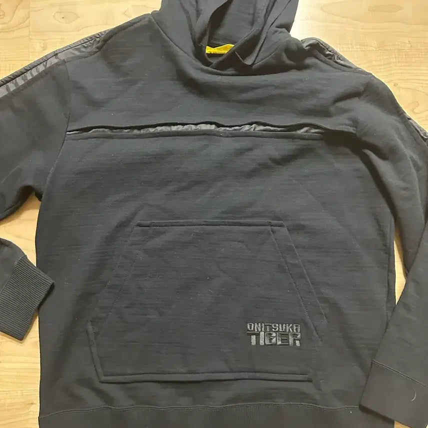 [BUNJANG] Onitsuka Tiger Black Hoodie / 오니츠카타이거 블랙 후드티