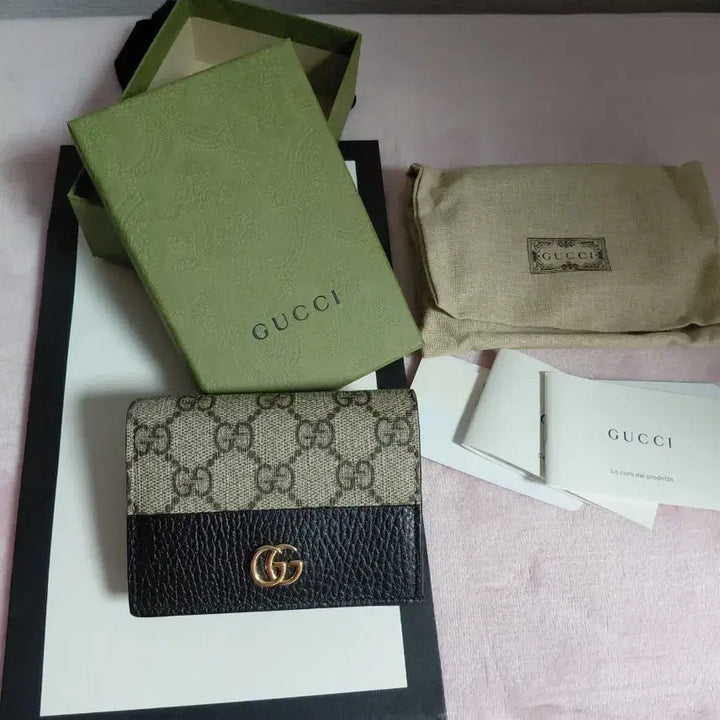 [BUNJANG] Gucci GG Supreme Bi-fold Wallet Black / 새제품급) 구찌 GG수프림 반지갑 블랙