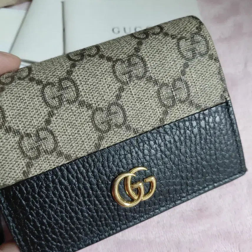 [BUNJANG] Gucci GG Supreme Bi-fold Wallet Black / 새제품급) 구찌 GG수프림 반지갑 블랙