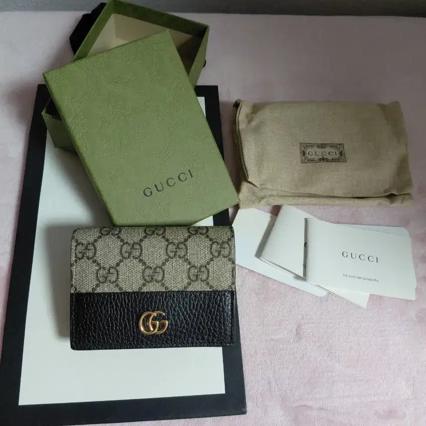 [BUNJANG] Gucci GG Supreme Bi-fold Wallet Black / 새제품급) 구찌 GG수프림 반지갑 블랙