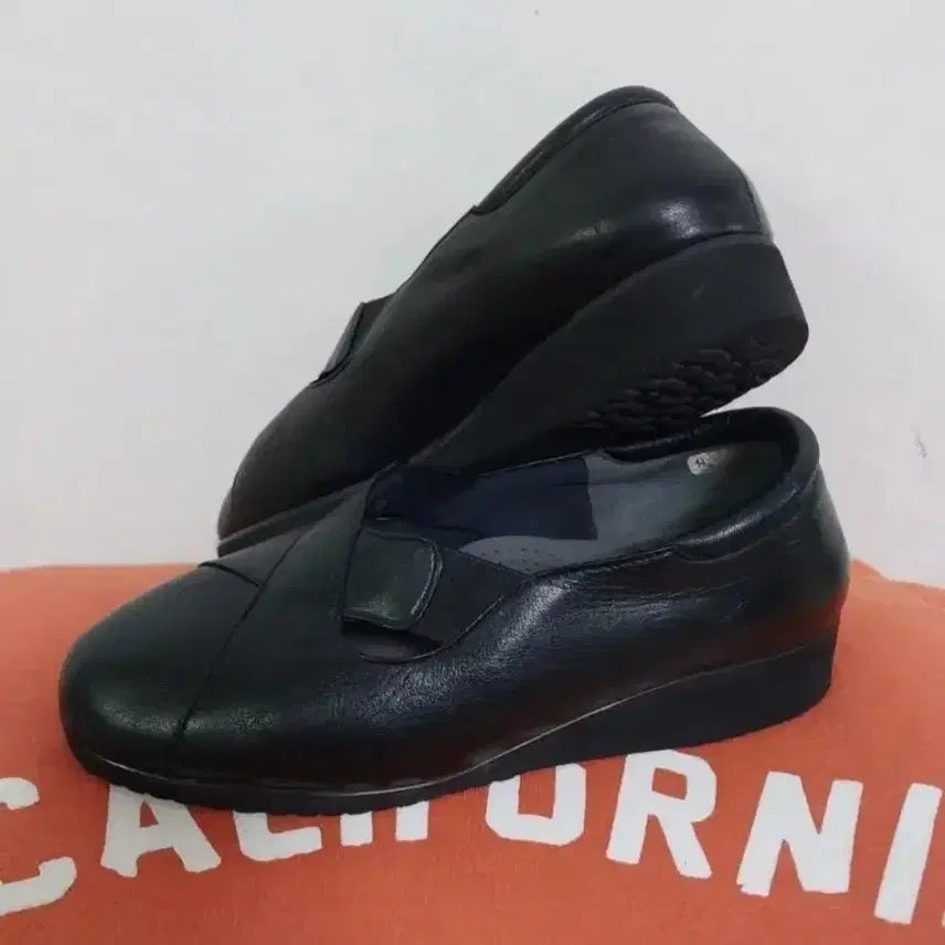 [BUNJANG] HUBUKI Leather Flat Shoes (220) / 여성 HUBUKI 가죽  신발, 단화 (220)