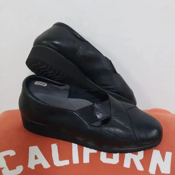[BUNJANG] HUBUKI Leather Flat Shoes (220) / 여성 HUBUKI 가죽  신발, 단화 (220)