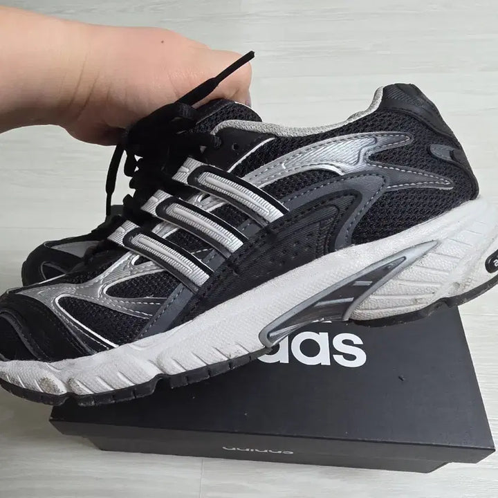 [BUNJANG] Adidas Temp Run 2 Black IH0404 Size 230 / 아디다스 템퍼 런 2 블랙 IH0404 230사이즈