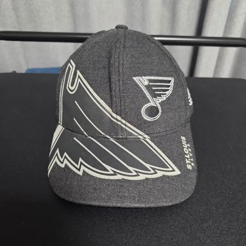 [BUNJANG] Adidas NHL Baseball Cap Hat L-XL / Adidas 아디다스 NHL 캡 모자 L-XL