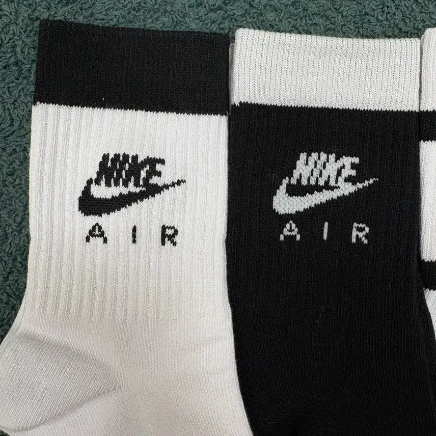 [BUNJANG] Nike Essential Mid-Calf Sports Socks (Standard Thickness) - 4 Pairs / 나이키 에센셜 에어 중장목 스포츠양말 4종(일반두깨)
