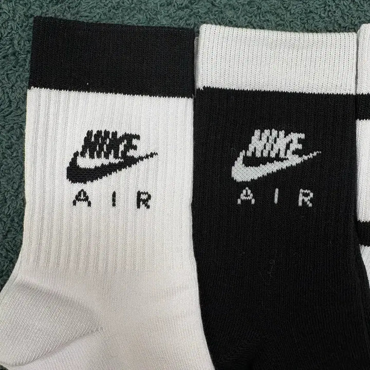 [BUNJANG] Nike Essential Mid-Calf Sports Socks (Standard Thickness) - 4 Pairs / 나이키 에센셜 에어 중장목 스포츠양말 4종(일반두깨)