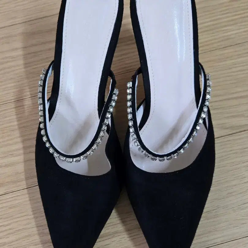 [BUNJANG] Jewelry Strap Shoes (Black/Beige) / 슈즈 2종[235]-다드림