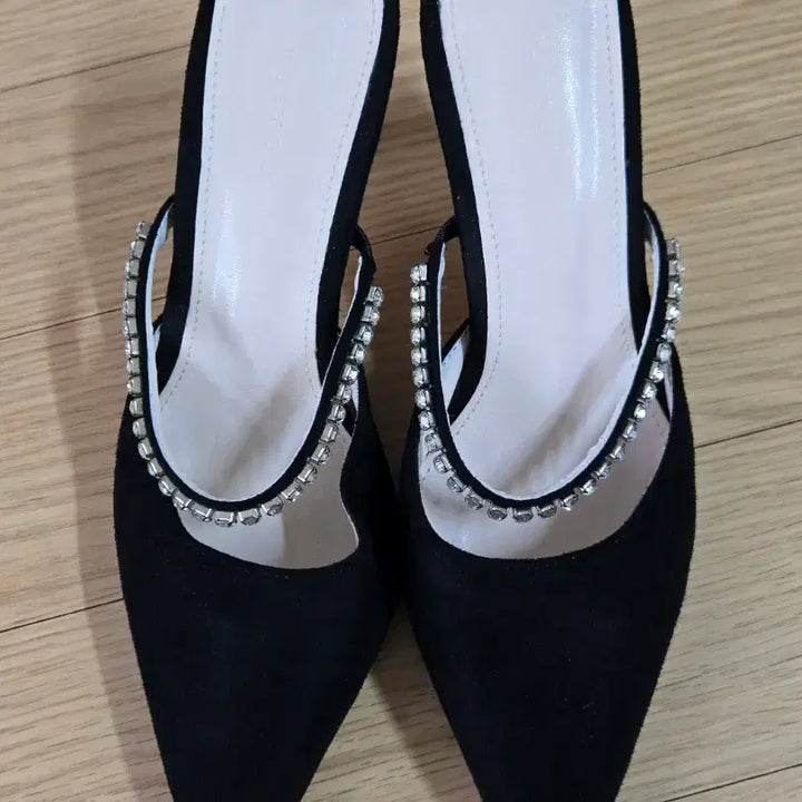 [BUNJANG] Jewelry Strap Shoes (Black/Beige) / 슈즈 2종[235]-다드림