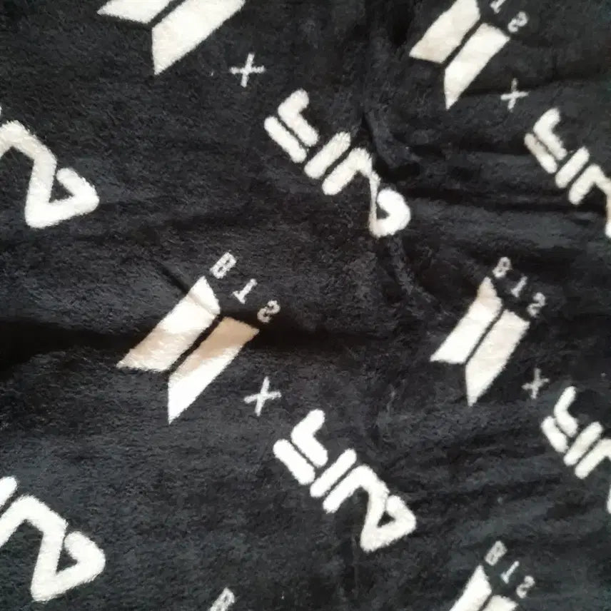[BUNJANG] Fila x BTS Collaboration Blanket Black / 휠라 x BTS 콜라보 담요 블랙