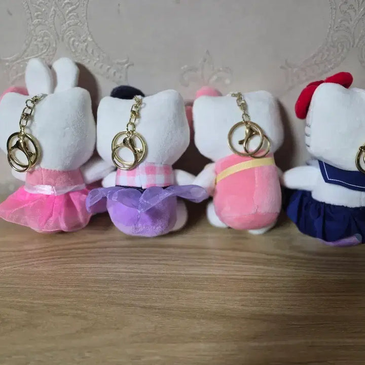 [BUNJANG] Hello Kitty Plush Keychain Bag Charm / 새제품급 키티 인형 키티 키링 가방고리