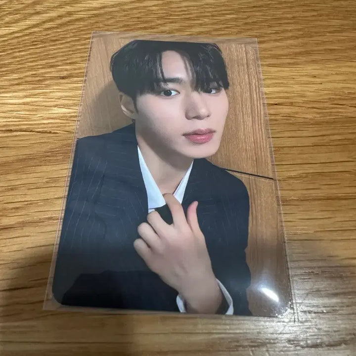 [BUNJANG] Alpha Company ver. Junseo "Office Worker" Photocard / 알파드라이브원  - 알파컴퍼니ver. 준서 회사원 (뮤직플랜트)