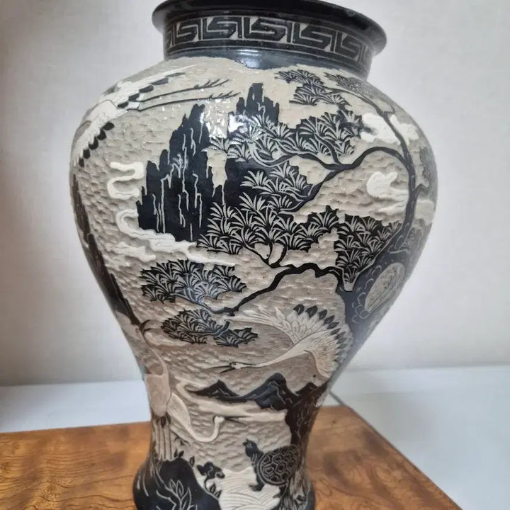 [BUNJANG] Celadon Porcelain Maebyeong Vase / 십장생 도자기