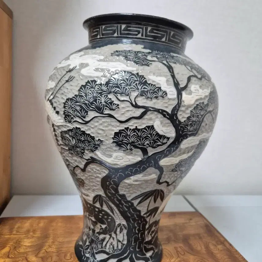 [BUNJANG] Celadon Porcelain Maebyeong Vase / 십장생 도자기