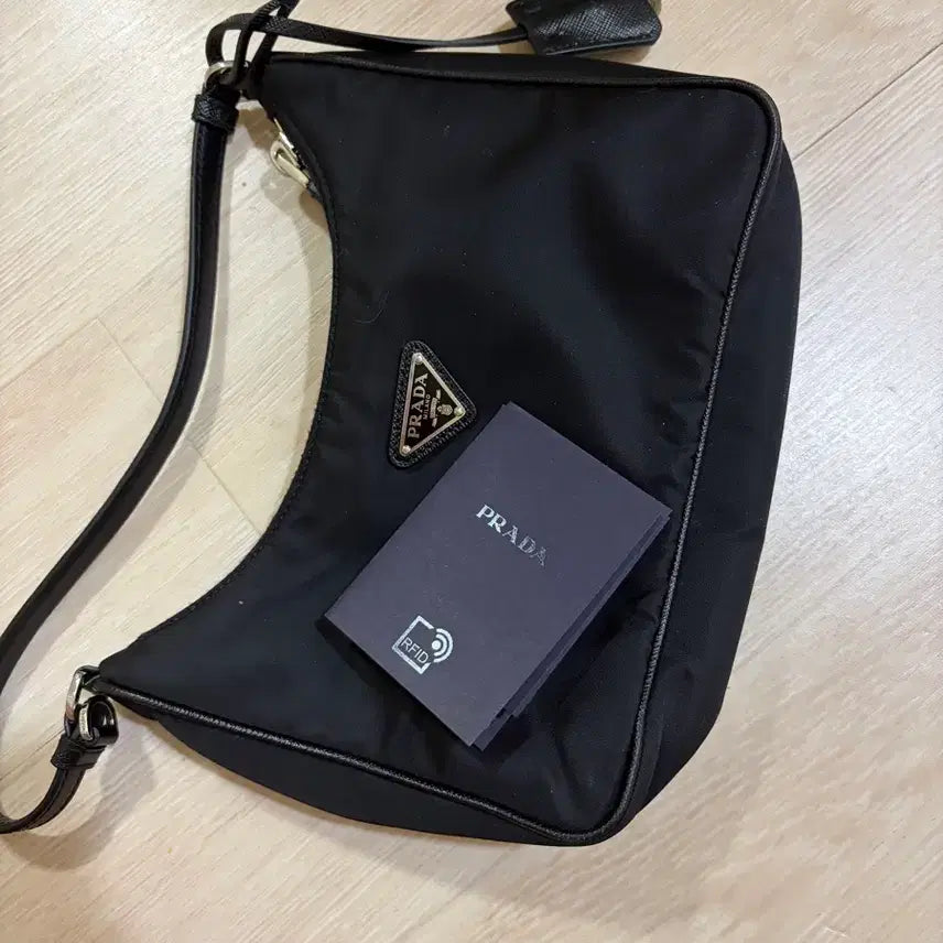 [BUNJANG] Prada Hobo Bag / 프라다 호보백 판매합니다 상태좋음