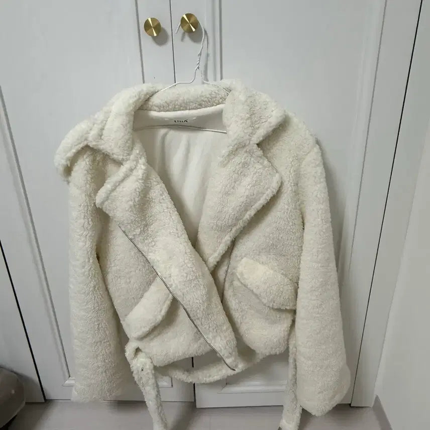 [BUNJANG] White Fleece Mustang Fur Jacket / 화이트 양털 무스탕 퍼자켓