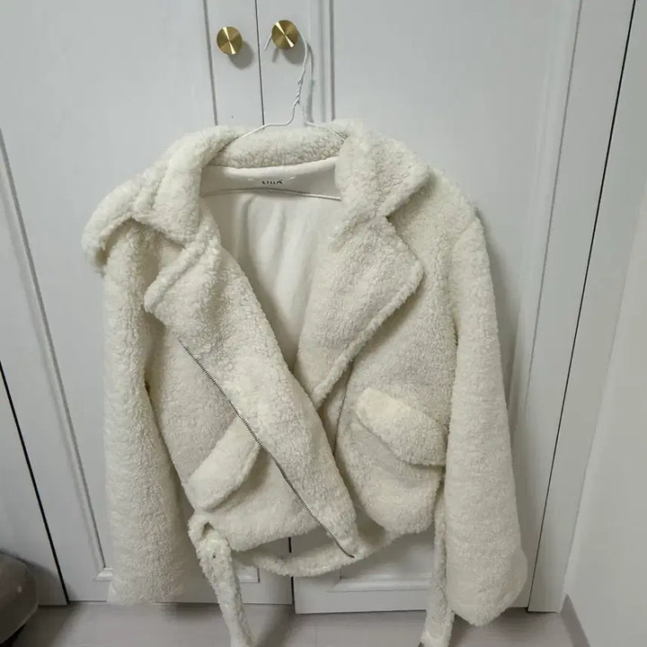 [BUNJANG] White Fleece Mustang Fur Jacket / 화이트 양털 무스탕 퍼자켓