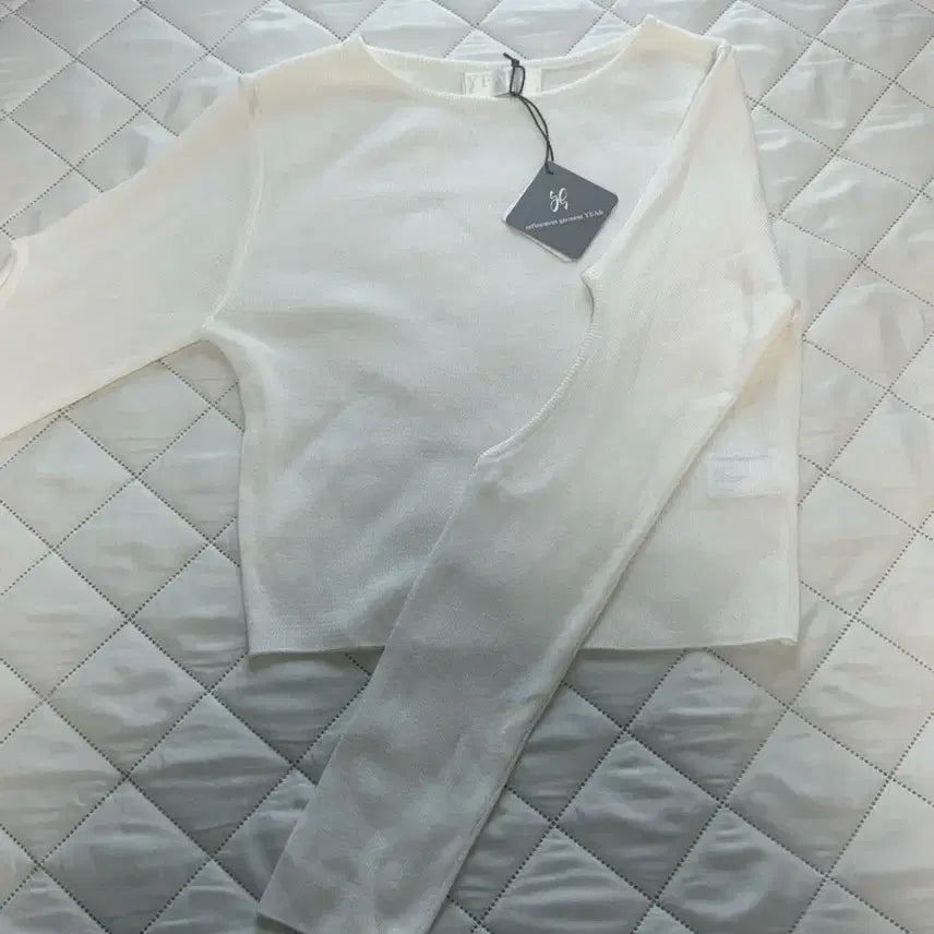 [BUNJANG] YEAH Cutout Knit / (새상품)YEAH 예아 컷아웃 니트 무신사 트임 니트