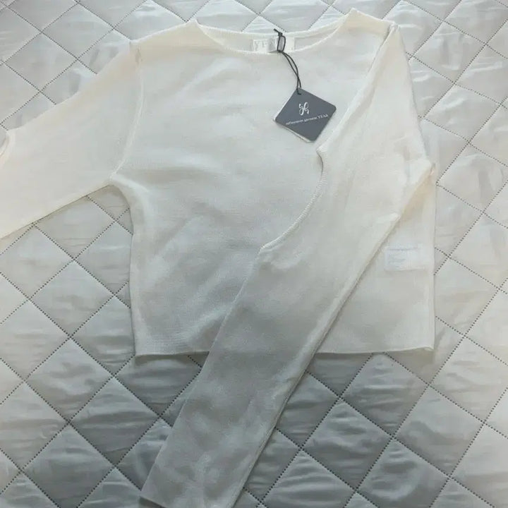 [BUNJANG] YEAH Cutout Knit / (새상품)YEAH 예아 컷아웃 니트 무신사 트임 니트