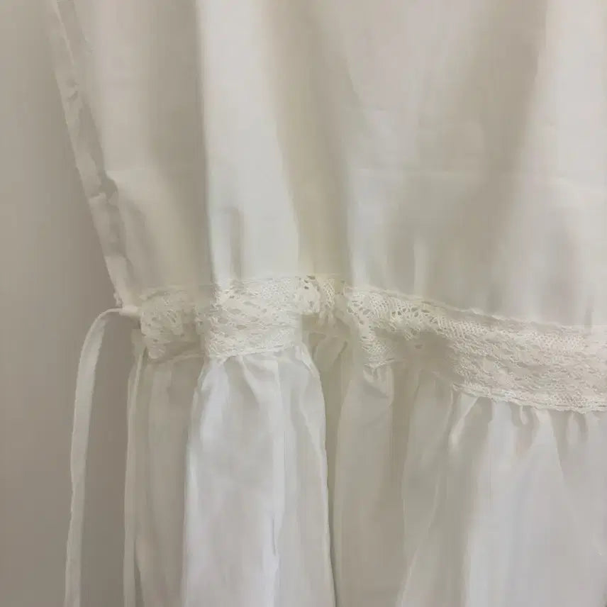 [BUNJANG] Sleeveless Strap Blouse / [새상품] 나시 스트랩 블라우스