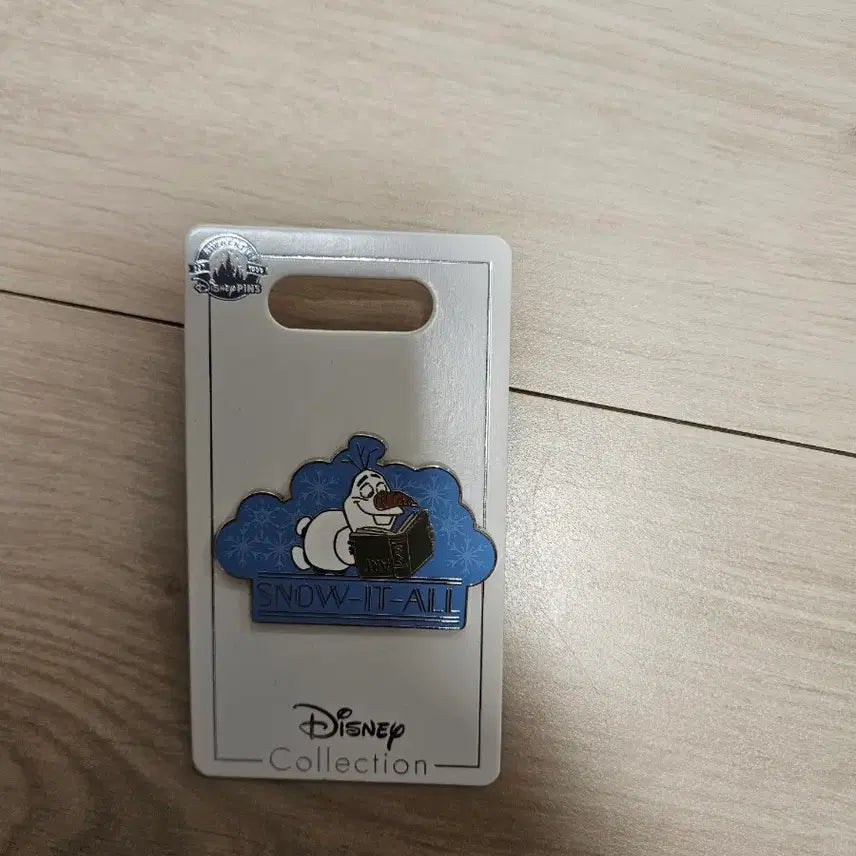 [BUNJANG] Disney Olaf Snow-It-All Badge / 디즈니뱃지  올라프 SNOW-IT-ALL 뱃지 새상품