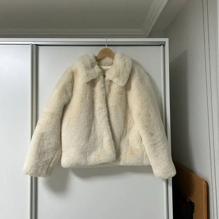[BUNJANG] Ivory Faux Fur Jacket / 아이보리 퍼 자켓