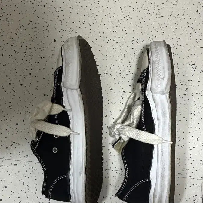 [BUNJANG] MMY Maison Mihara Yasuhiro Black Sneakers / MMY 메종 미하라 야스히로 블랙 스니커즈 42
