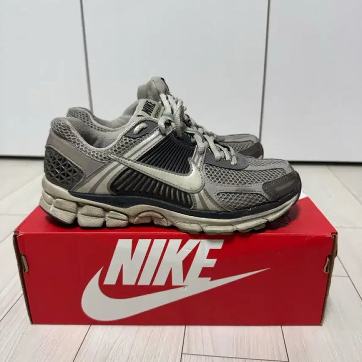 [BUNJANG] Nike Zoom Vomero 5 Cobblestone / 나이키 보메로5 운동화 코블스톤 / 235