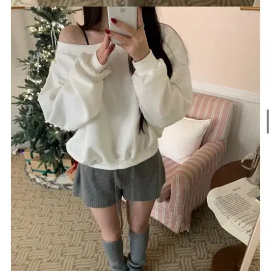 [BUNJANG] Primain Fleece Lined One-Shoulder Sweatshirt / 프리마인 기모 원숄더 맨투맨