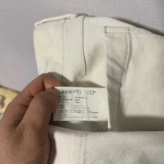 [BUNJANG] Unaffected White Denim Pants Size S / 언어펙티드 화이트 데님 팬츠 S 판매합니다