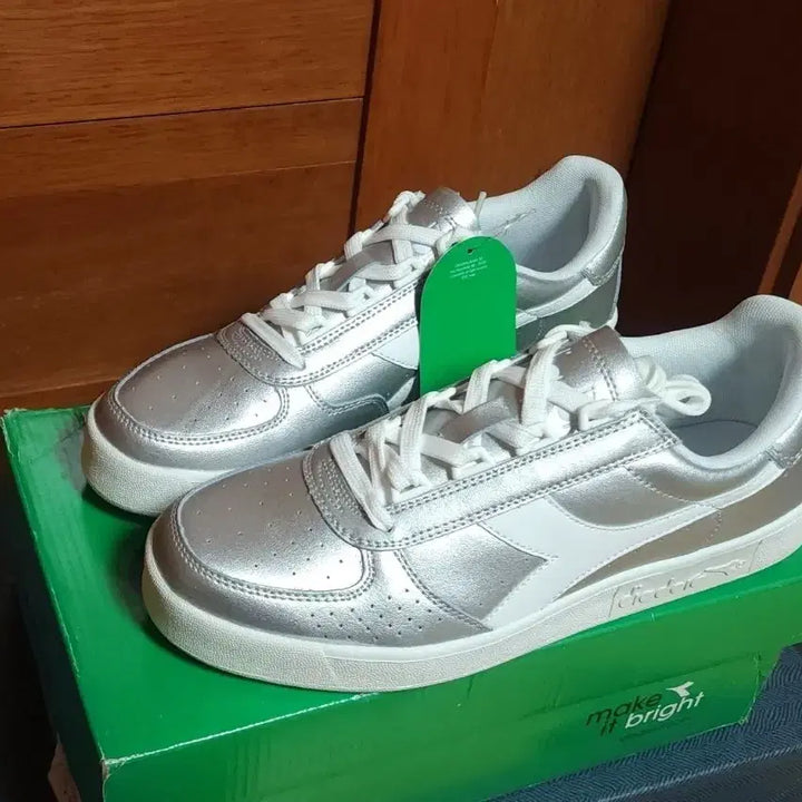 [BUNJANG] Diadora Leather Sneakers / 디아도라 천연 가죽 새상품 255 260 운동화 나이키