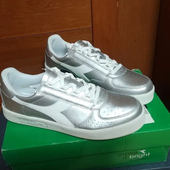 [BUNJANG] Diadora Leather Sneakers / 디아도라 천연 가죽 새상품 255 260 운동화 나이키