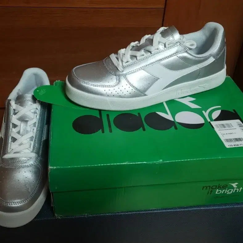 [BUNJANG] Diadora Leather Sneakers / 디아도라 천연 가죽 새상품 255 260 운동화 나이키