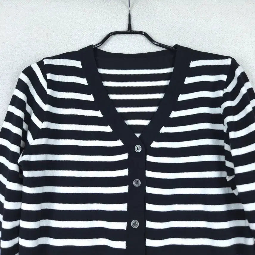 [BUNJANG] Striped V-Neck Cardigan (Black/White) / 여성 스트라이프 브이넥 가디건 블랙/화이트(44~55)