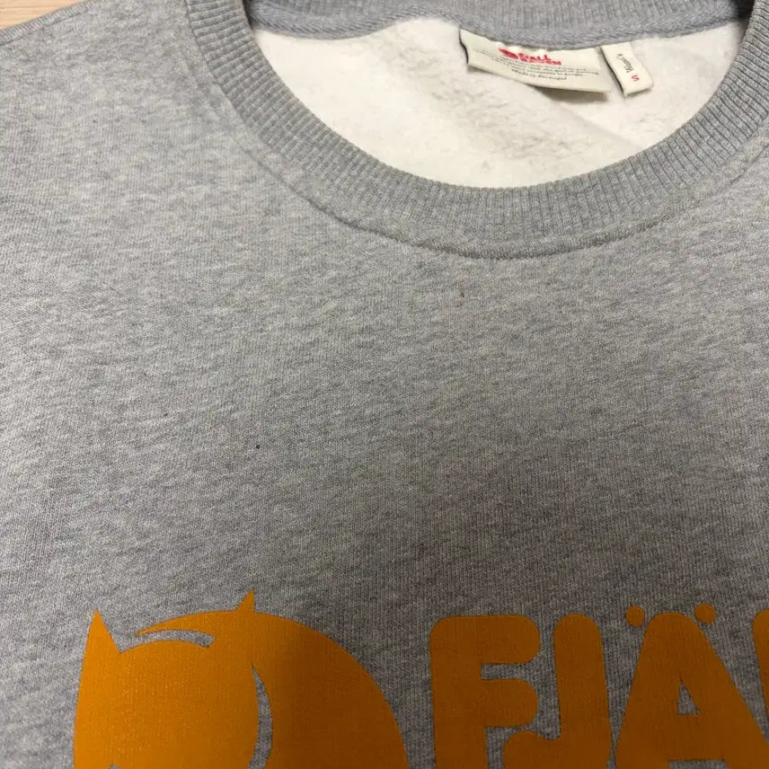 [BUNJANG] Fjallraven Logo Gray Sweatshirt / W)피엘라벤 로고 기모 그레이 맨투맨