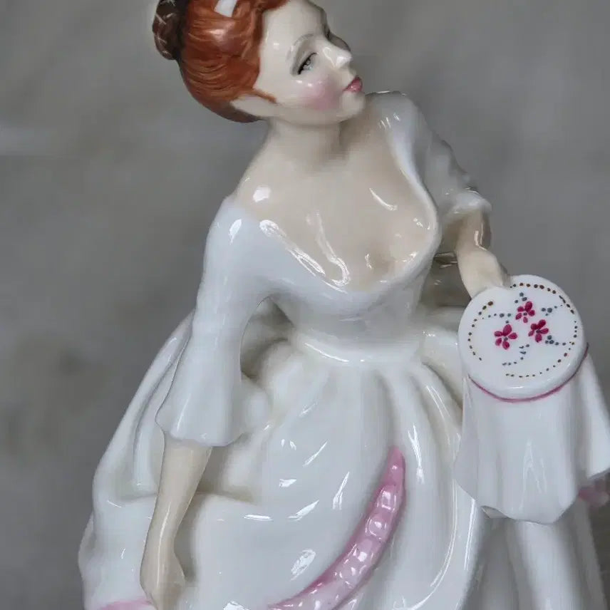 [BUNJANG] Royal Doulton Carol Lady Figurine / 영국 로얄덜튼 캐럴 Carol  아가씨 피겨린