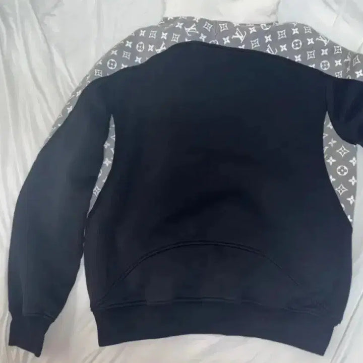 [BUNJANG] Louis Vuitton Circle Cut Hoodie / 루이비통 서클컷 후드티