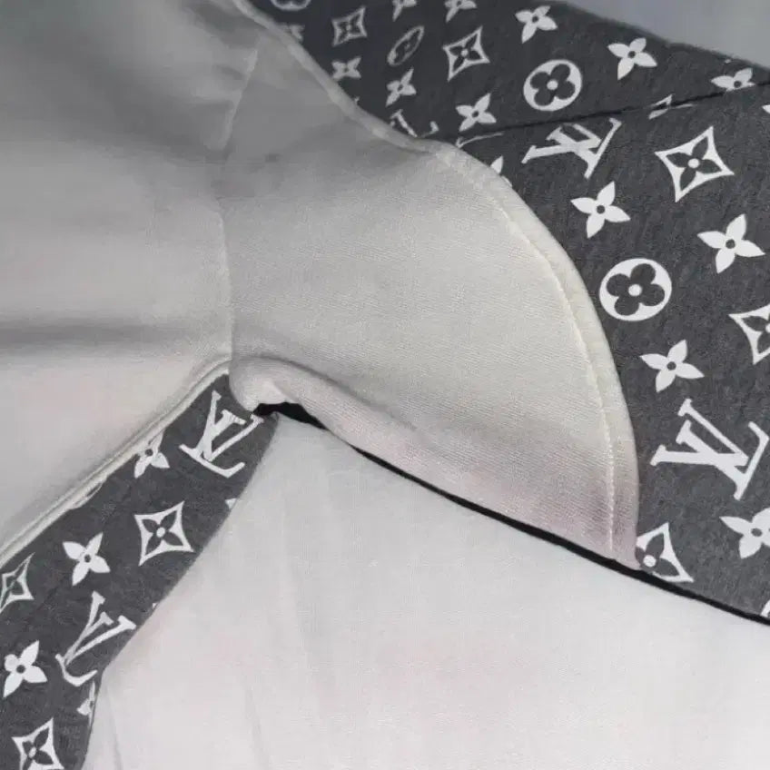 [BUNJANG] Louis Vuitton Circle Cut Hoodie / 루이비통 서클컷 후드티
