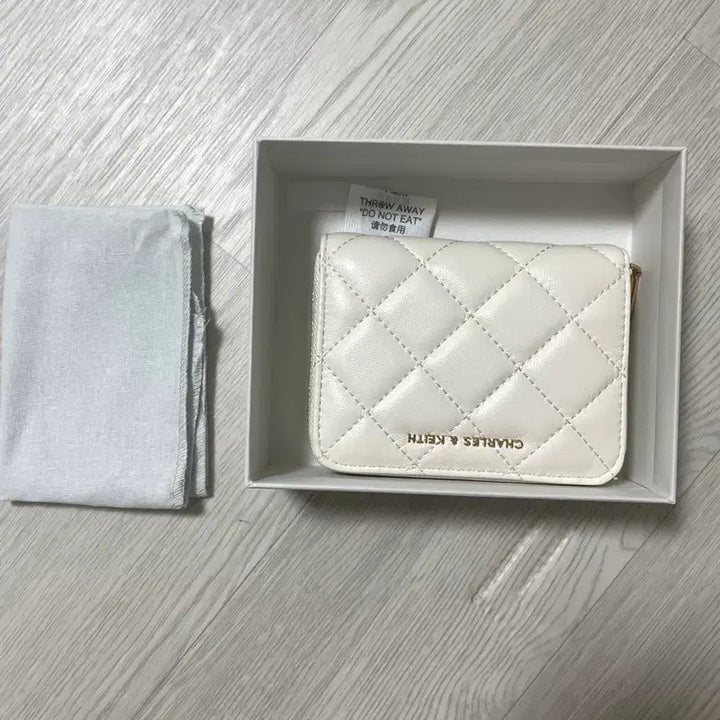[BUNJANG] Charles &amp; Keith Wallet / 찰스앤키스 지갑