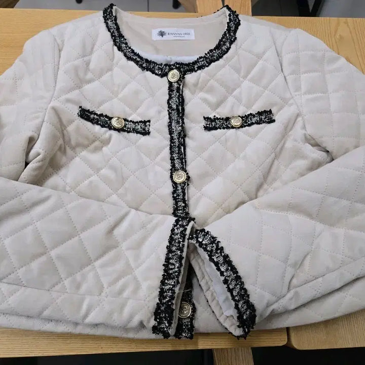 [BUNJANG] BANANATREE Quilted Tweed Jacket Ivory / BANANATREE 퀼팅 트위드 자켓 아이보리