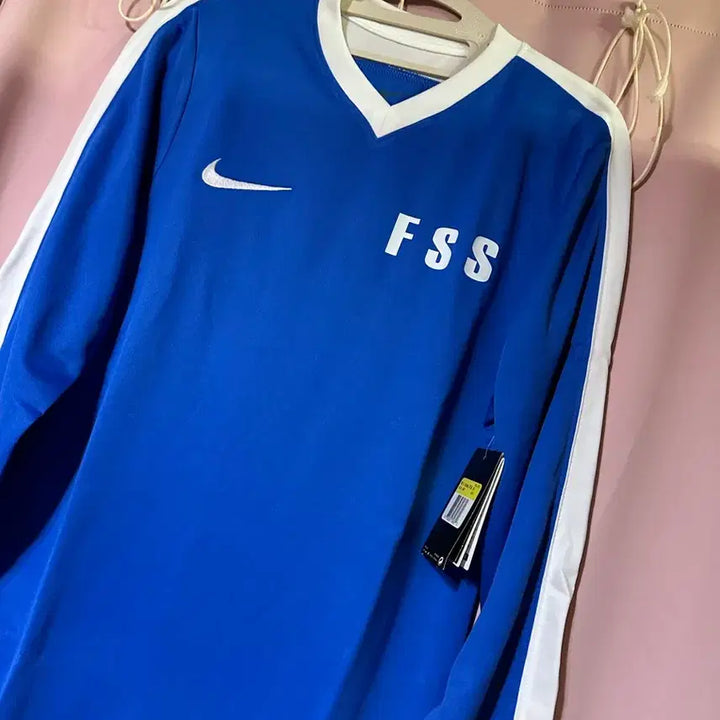 [BUNJANG] Nike Dri-FIT Performance Long Sleeve T-Shirt / 나이키 드라이핏 나이키티 나이키 블루 기능성 긴팔티 S 포카리깔
