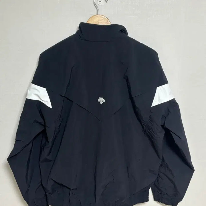 [SOLD OUT] 데상트 웜업 바람막이 95