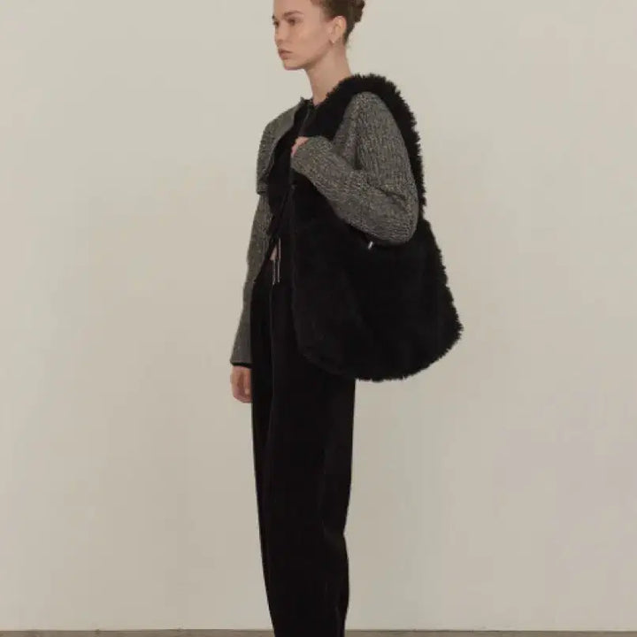 [BUNJANG] Diagonal Curly Fur Bag Black / 다이애그널 컬리 퍼 백 블랙