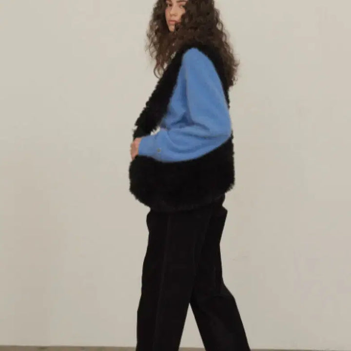 [BUNJANG] Diagonal Curly Fur Bag Black / 다이애그널 컬리 퍼 백 블랙