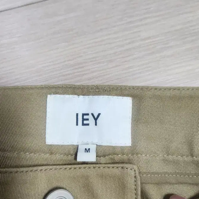 [SOLD OUT] iey 베이지 리벳 팬츠