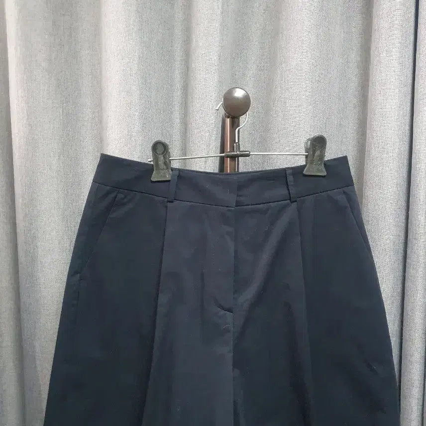 [BUNJANG] L Navy Pleated Shorts / L핀턱 네이비 반바지