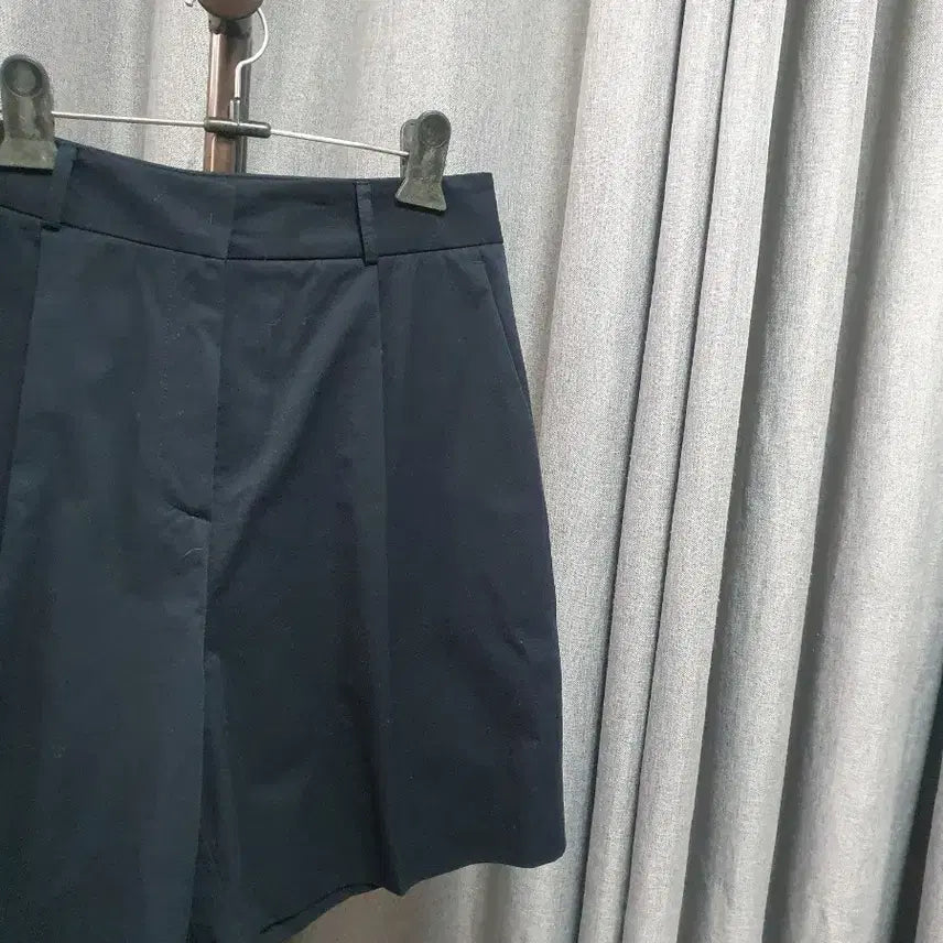[BUNJANG] L Navy Pleated Shorts / L핀턱 네이비 반바지